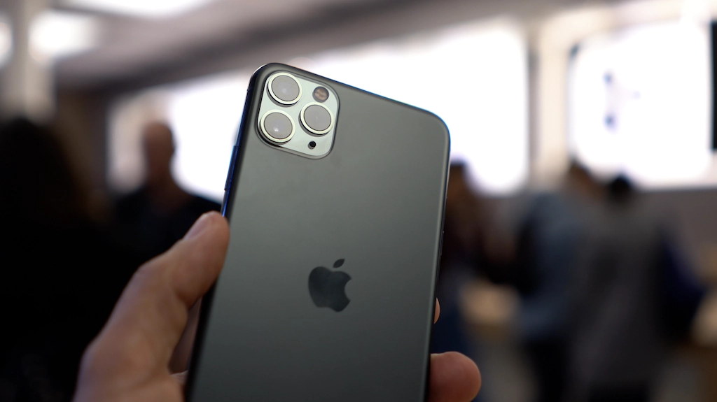 Polacy biorą kredyty na iPhone’y?! Szokujące dane o długach za smartfony